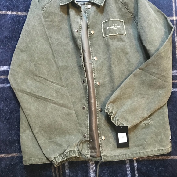 Nice spring jacket. Never worn - Picture 2 of 3